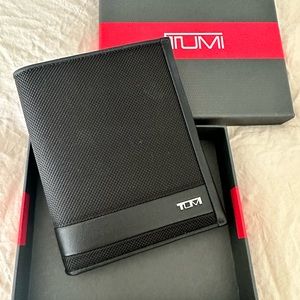 BRAND NEW TUMI PASSPORT CASE